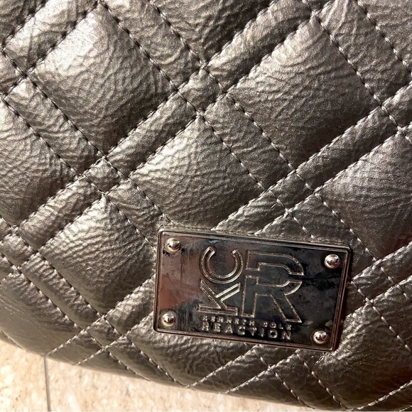 Kenneth Cole Reaction crossbody IPad bag in metallic with quilted details - Picture 12 of 15